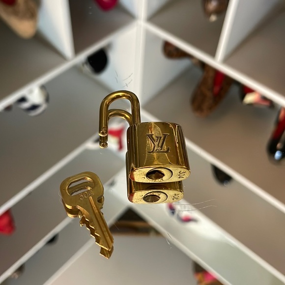 Louis Vuitton Brass Lock & Key #304 Set 1 - Picture 2 of 4